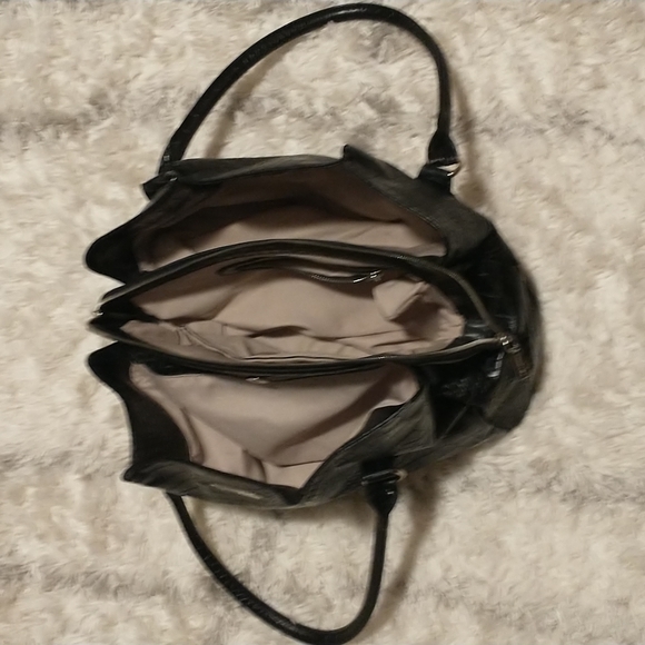 Zingara faux leather pebbled bag with lots of storage - Picture 9 of 16